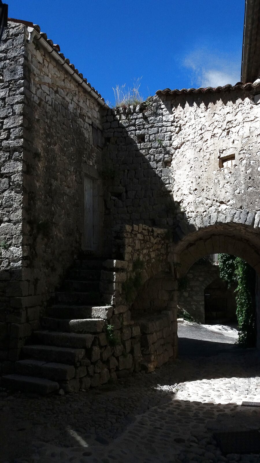Ruelle en pierre du village