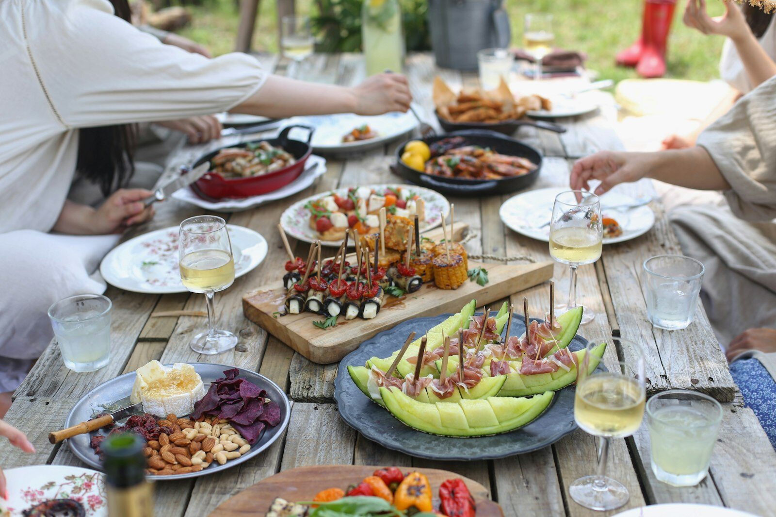 Repas d'été dans le jardin
